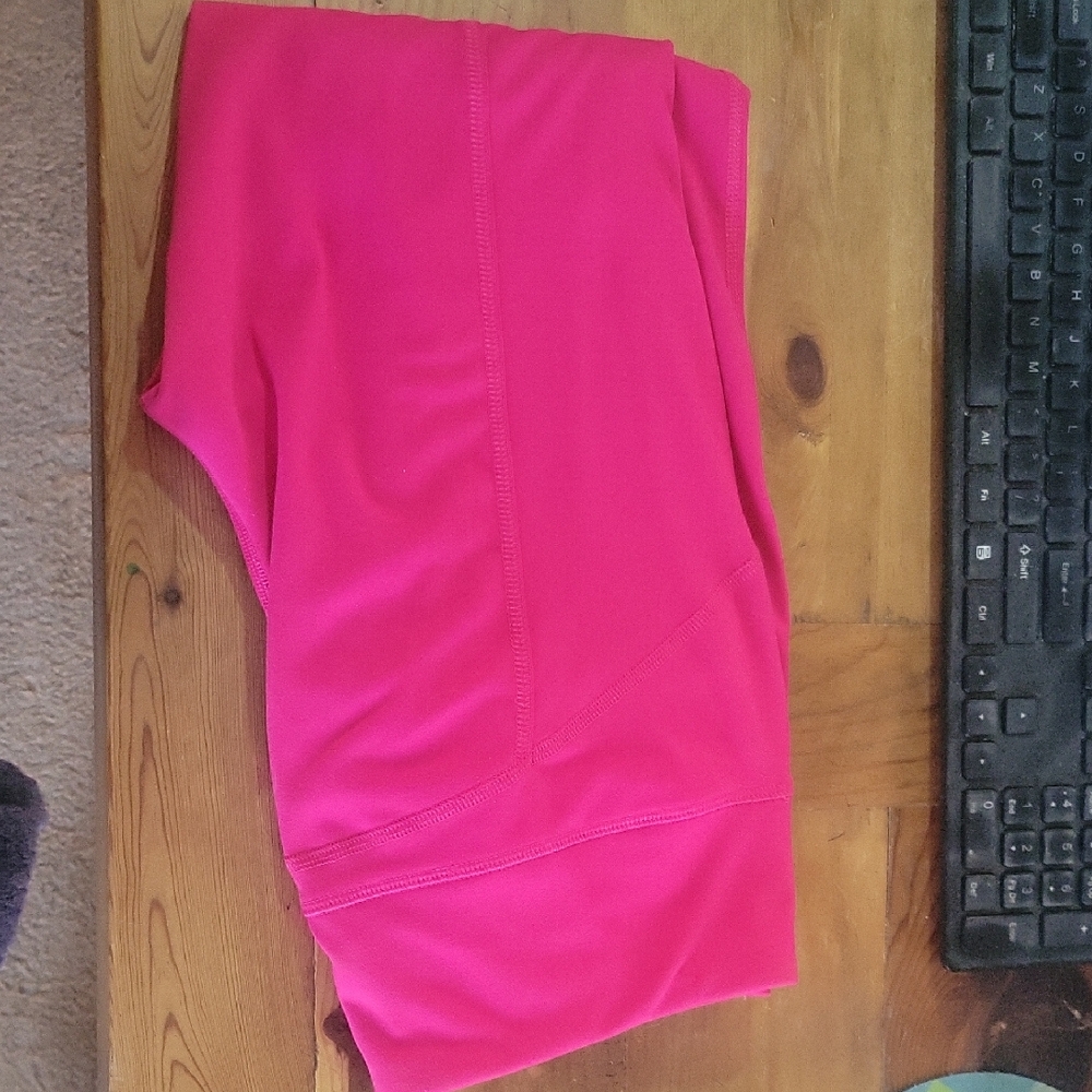 Yogalicious Vibrant Pink Leggings, Capri W Detail